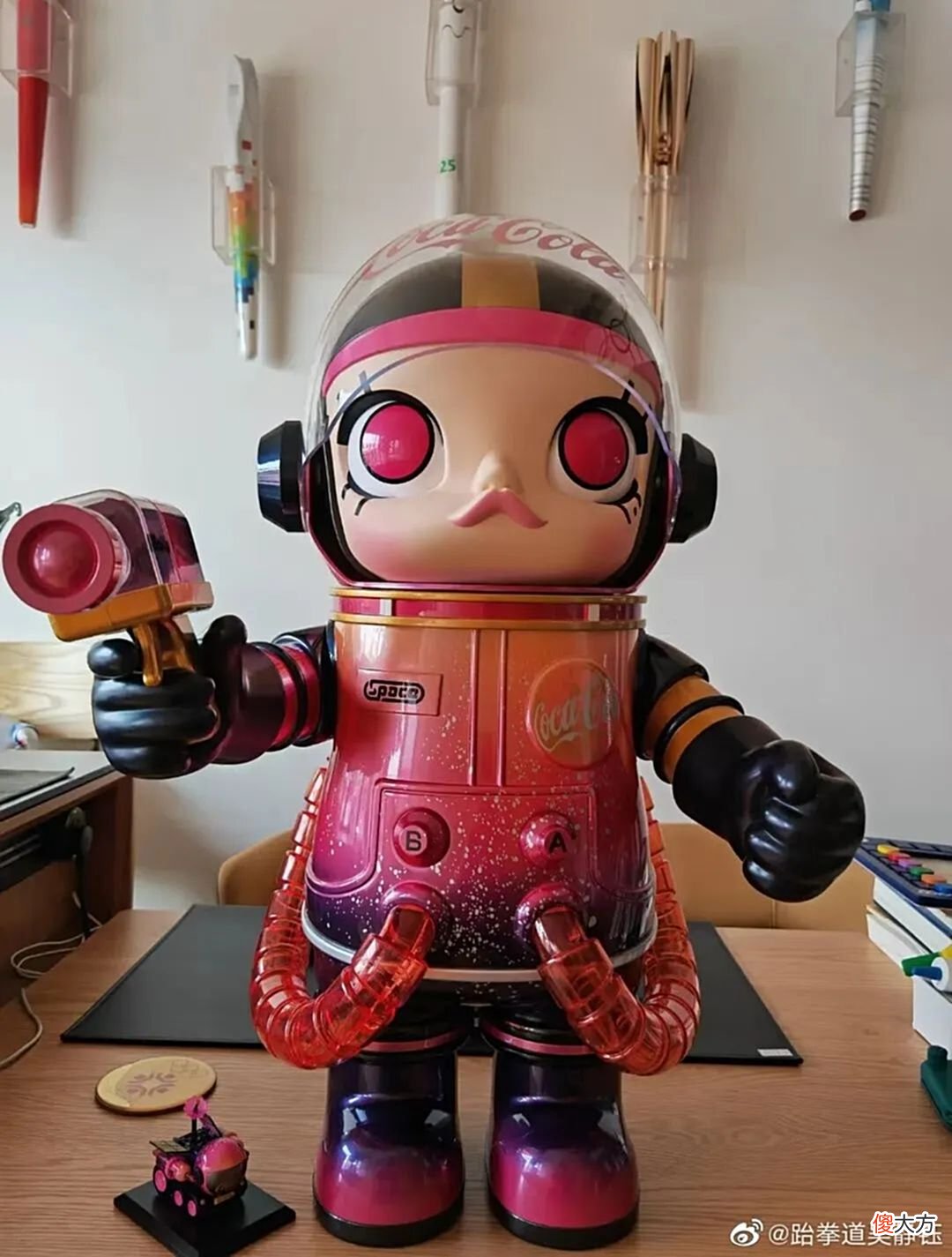 【游戏世界】如何抢先“享用”泡泡玛特版的可口可乐？