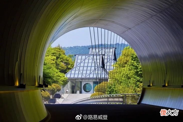 【时尚一点】T型台｜谷爱凌的LV T台首秀是加州辣妹！