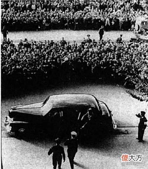 【历史故事】麦克阿瑟解职日本万人送行，为何裕仁天皇却以“感冒”为由婉拒？