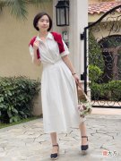 【就爱时尚】今夏火了一种穿法，叫长裙＋坡跟鞋，时髦减龄，40岁女人穿好美