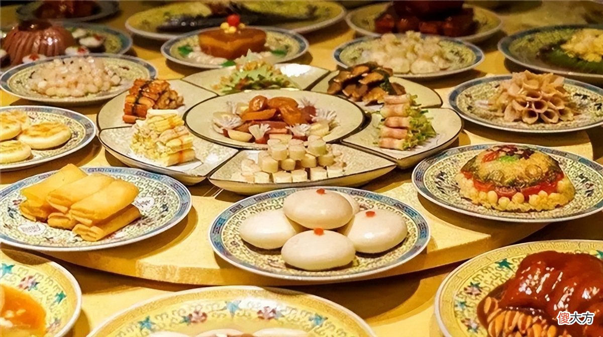 【历史故事】古代皇帝吃完饭，剩下的饭菜是怎么处理的？说出来你别不信