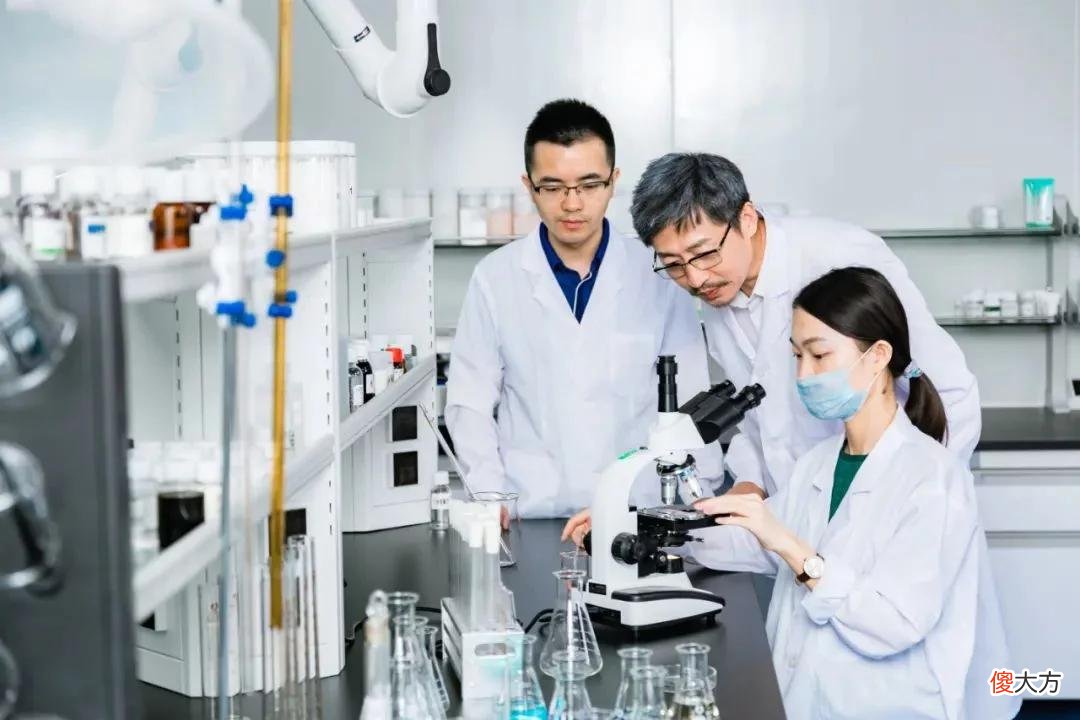 【时尚一点】物理学博士跑去当美妆博主，结果一年卖了6000万？