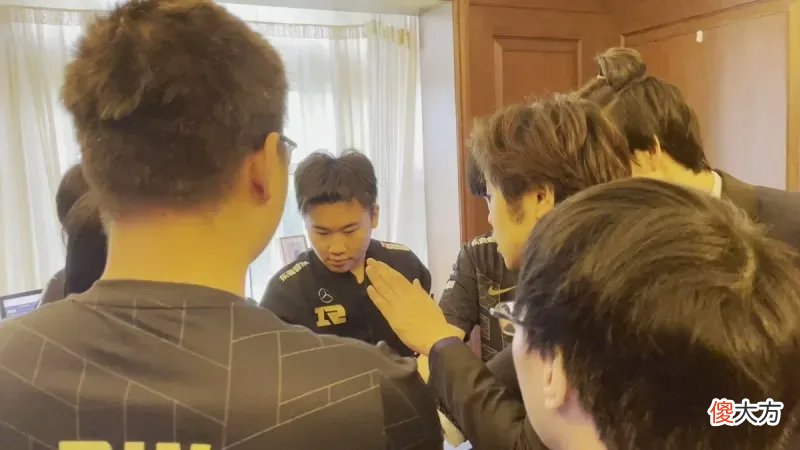 【游戏迷】国外解说力挺RNG:如果不是3-0,或者换成T1,结果还会是这样吗?