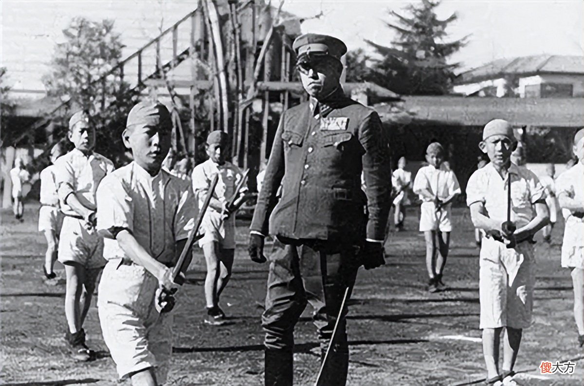 【爱历史】为啥说“原子弹下无冤魂”？看看二战日本女人在干什么，就知道了