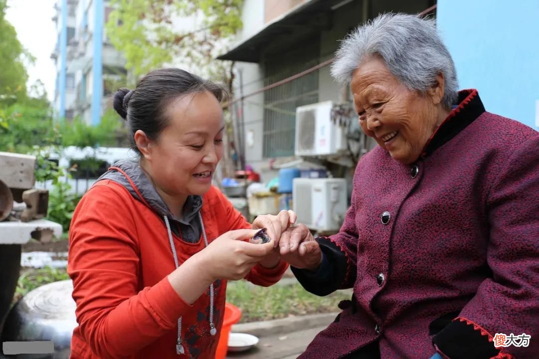 为何不被父母看重的孩子很孝顺，越宠爱的反而越不孝？