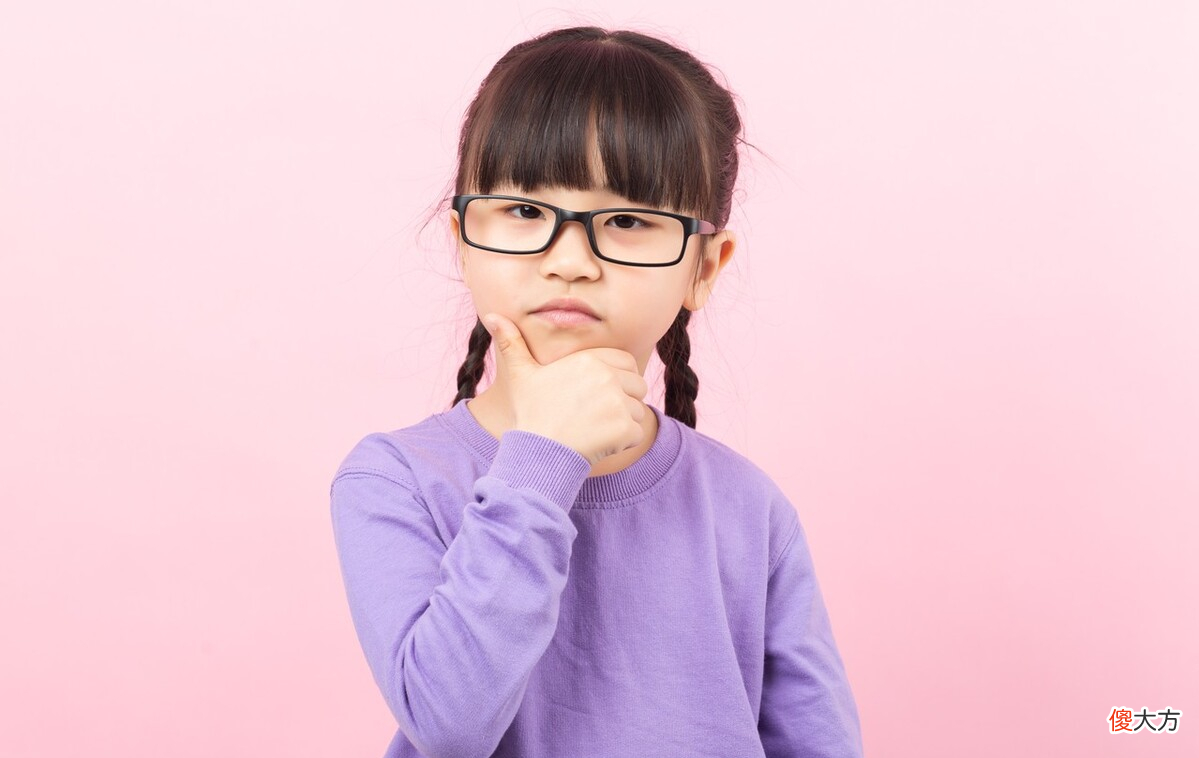 孩子有这4种表现说明已经近视了，家长要引起重视并做好日常防控