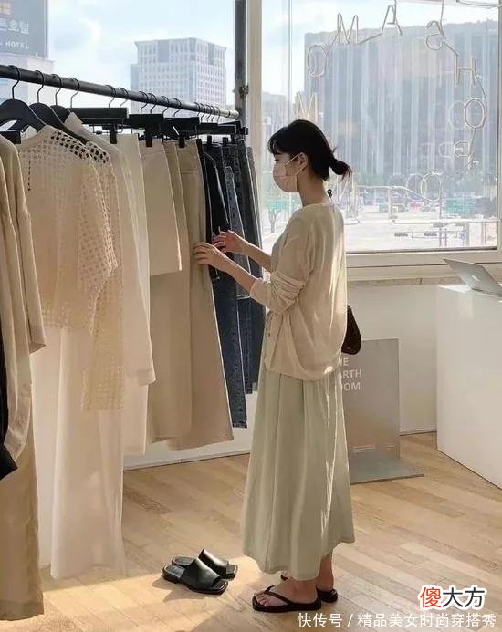 【时尚一点】别再穿一身黑啦，今夏流行“初恋色”，美呆！！