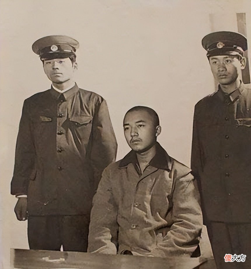 【爱历史】1953年，南京古董商陈新民捐出一件文物，根据专家估价，值十个亿以上
