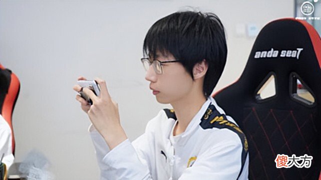 【游戏世界】WB2-1狼队，暖阳无限创造对位单杀，网友：WB夏季赛不是S组垫底了