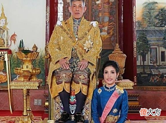 【历史故事】诗妮娜仪容仪态减分，行屈膝礼时似“鹌鹑”，不如王后端庄大气