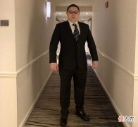 【游戏世界】JDG煮饭阿姨超神！入队不到半年，369身材大变样，直追巅峰PDD？