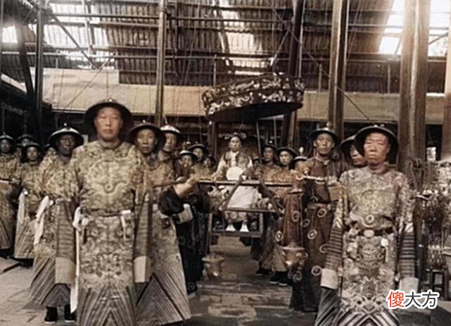 【历史故事】李莲英一彩照曝光：脸上长满脓包，为何慈禧还那么信任他？