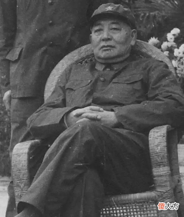 【历史故事】王近山降职后，许世友求情，主席：放虎归山，哪个军区敢要