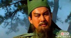【爱历史】为何关羽的雕像总是闭着眼睛老木匠一句话道出原因，长知识了