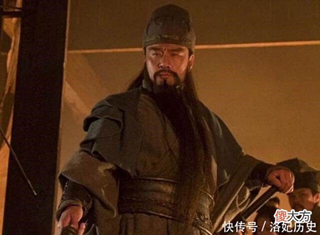 【爱历史】为何关羽的雕像总是闭着眼睛老木匠一句话道出原因，长知识了