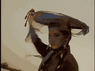 【就爱时尚】2022年了，我们还需要女侠吗？