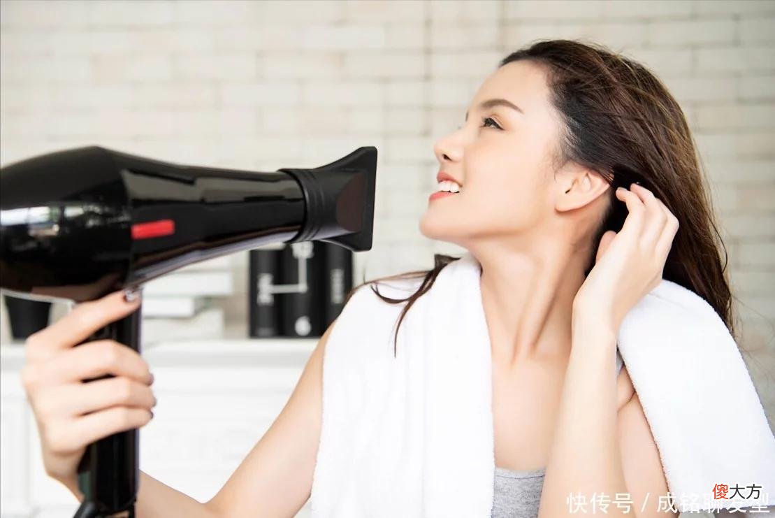 【就爱时尚】为什么在美发店里洗头发很滑？为什么理发店的洗发水超市里没有？