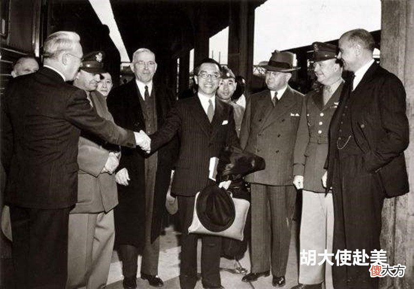 【爱历史】乌克兰名场面：总统泽连斯基“收割”美国学位，他会超过当年的胡适吗？