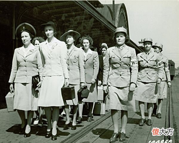 【历史故事】80年前的今天，美国开始招女兵，第一支女兵的衣服很尴尬