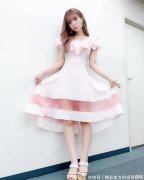 【时尚一点】淡粉色裙子雅致清新，娇嫩的粉色，非常适合小女生，清纯又可爱