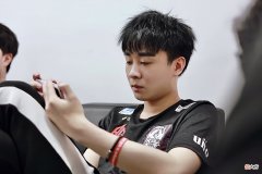 【游戏迷】AG功勋教练回归，啊泽不挂牌继续首发？久诚无意间透露，夏季赛AG边路另有其人！