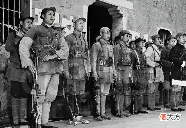 【历史故事】1943年，新四军团长叛变投敌167天，因何被称为十大卧底将军？