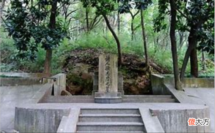 【历史故事】1931年徐志摩死状惨烈，陆小曼毅然拒领尸体，墓前35级台阶有何意义？