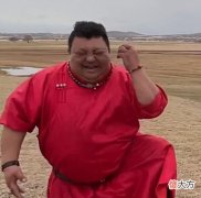 【游戏迷】“恩克”找妹妹蹭饭吃，脸上的黑斑越来越深，网友：越看越少