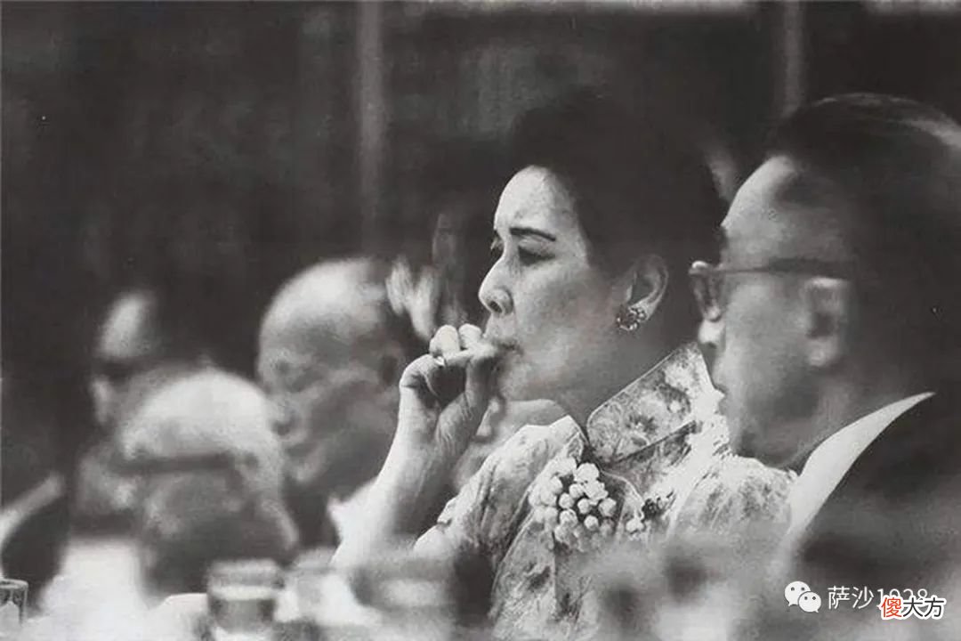 【爱历史】【萨沙讲史堂第一千八百九十零一期】为什么宋美龄姐妹都抽香烟？1981年5月16日宋庆龄被授予名誉主席