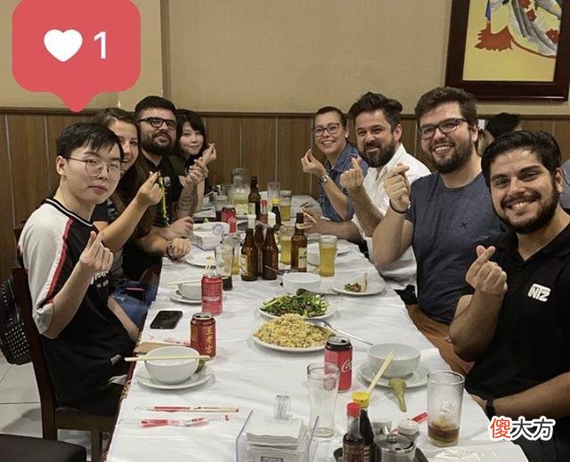 【游戏世界】lpl第一个做出行动的，却是rng前上单，粉丝留言“把手拿开