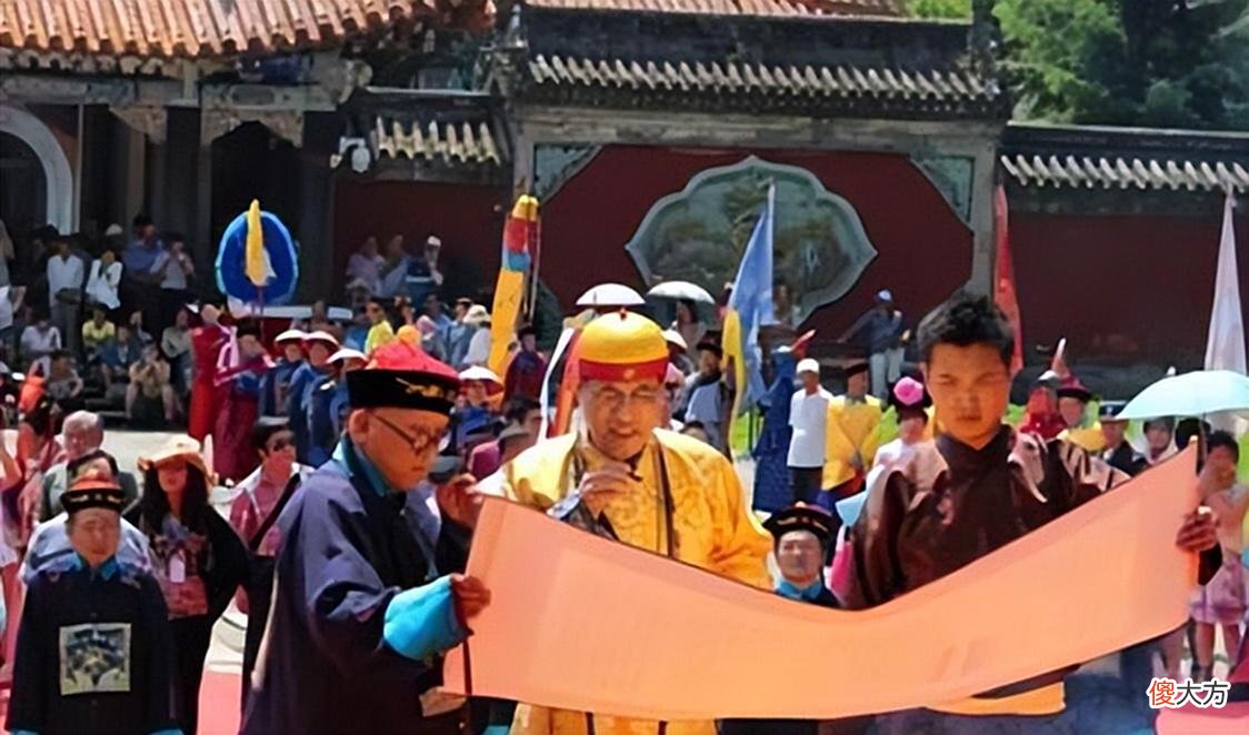 【爱历史】乾隆七世孙带上亿玉扳指，专家要求上交，男子霸气回应：凭什么！