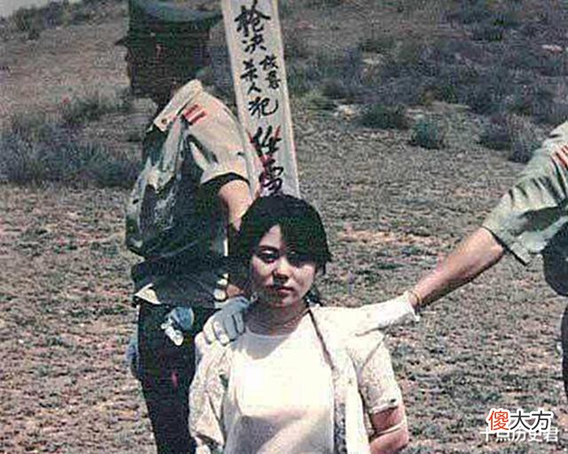【爱历史】19岁少女被枪决，临终前突然张开嘴，行刑士兵却明白她的“意思”