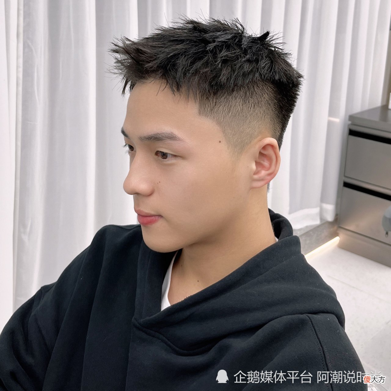 【时尚一点】今夏还只会剪“寸头”就out了，男生夏季发型这样剪有型又好看！