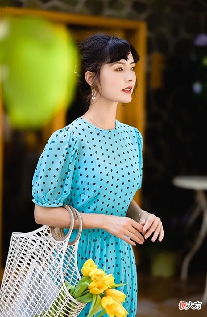 【就爱时尚】喜欢拍照的阿姨们看过来，3种夏装搭配，拍出美美的夏日风