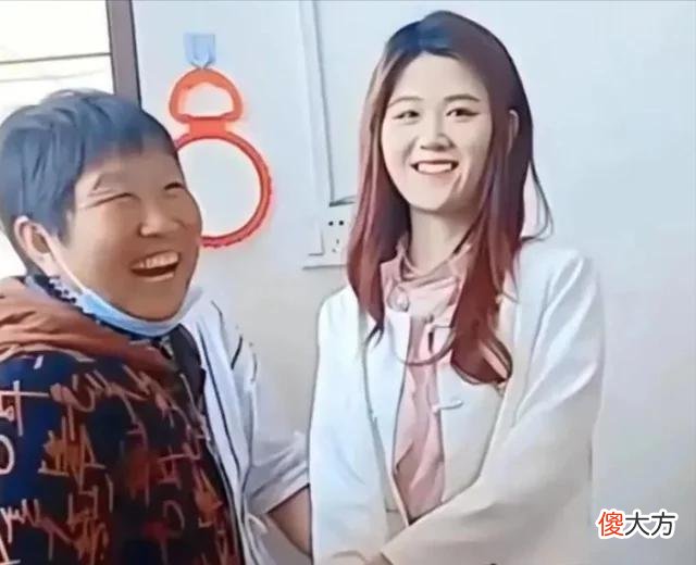 【就爱时尚】朱小伟陪陈萌试婚纱，4套婚服优雅端庄，手上宝石戒指抢镜
