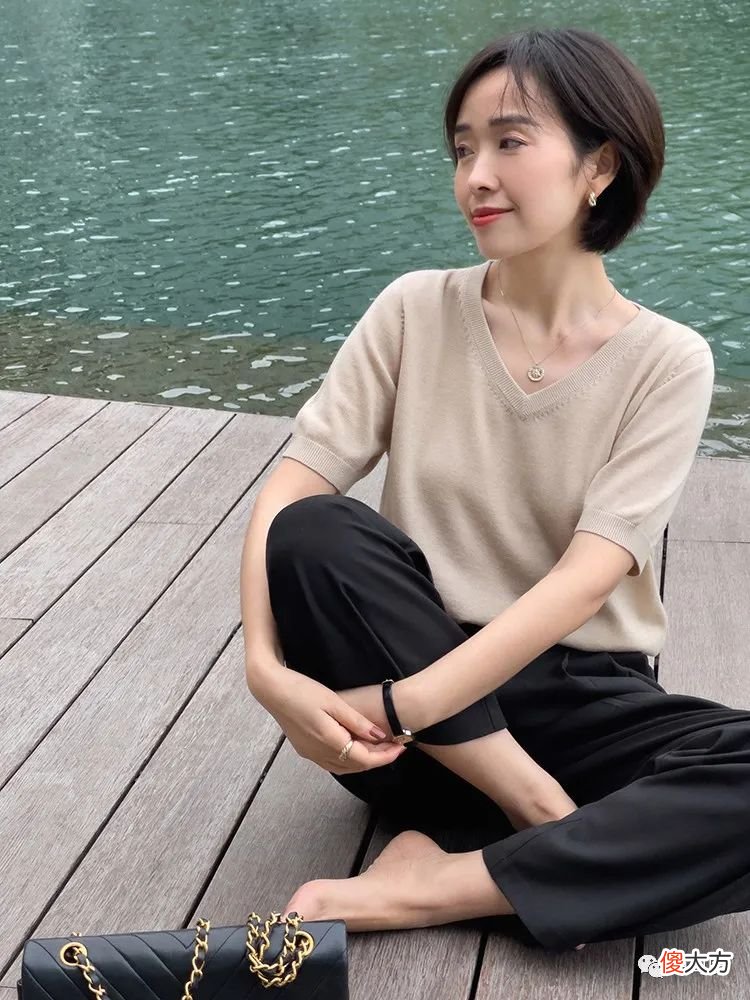 【就爱时尚】建议微胖女生：夏天不要穿紧身裤，可以穿直筒裤和半身裙，超显瘦