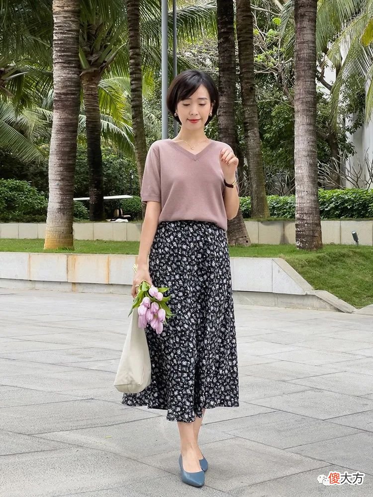 【就爱时尚】建议微胖女生：夏天不要穿紧身裤，可以穿直筒裤和半身裙，超显瘦