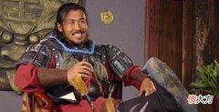 【历史故事】徐达与朱元璋下棋，下到一半徐达突然停下，一看棋盘上出现两个字