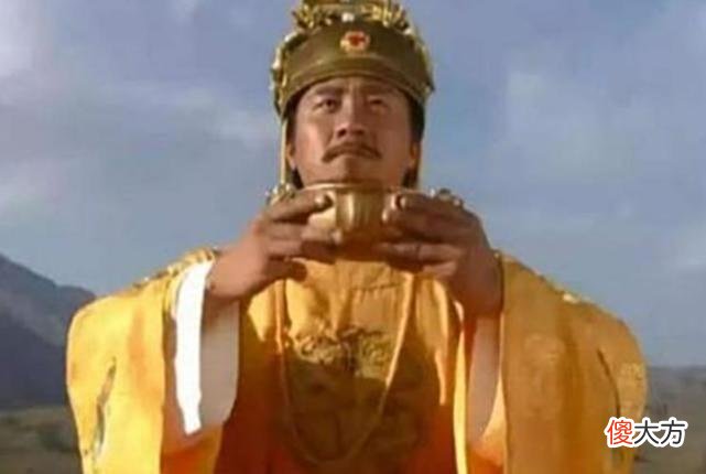 【历史故事】徐达与朱元璋下棋，下到一半徐达突然停下，一看棋盘上出现两个字