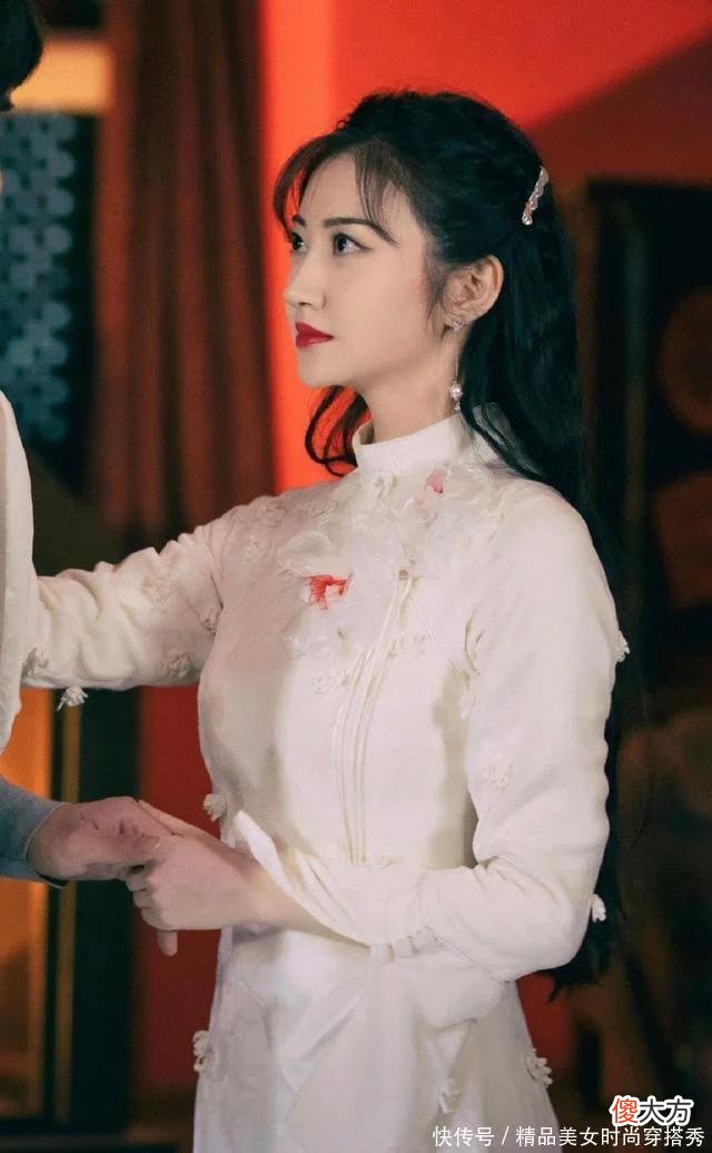 【就爱时尚】当旗袍遇上现实版“人间富贵花”，看看哪个造型最让你触动？