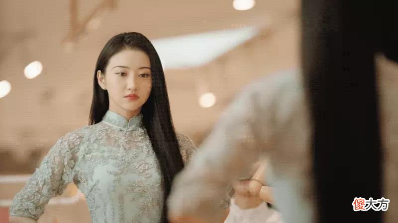 【就爱时尚】当旗袍遇上现实版“人间富贵花”，看看哪个造型最让你触动？