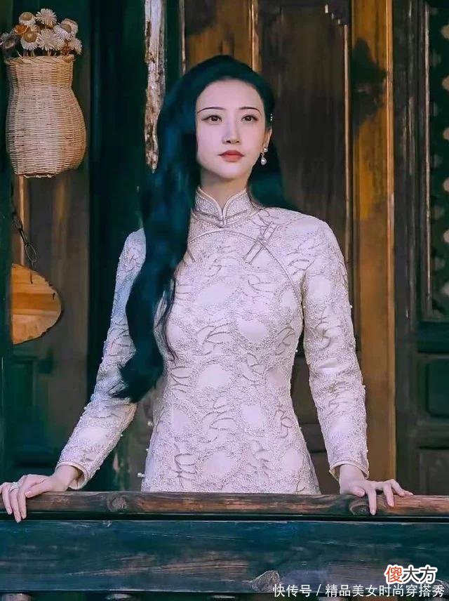 【就爱时尚】当旗袍遇上现实版“人间富贵花”，看看哪个造型最让你触动？