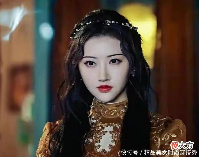 【就爱时尚】当旗袍遇上现实版“人间富贵花”，看看哪个造型最让你触动？