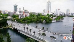 【爱历史】老照片:90年代的江苏南通,人民剧场、桃坞路、南大街、南通钟楼