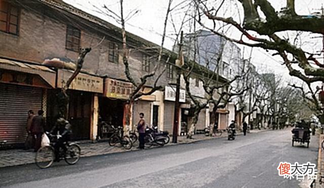 【爱历史】老照片:90年代的江苏南通,人民剧场、桃坞路、南大街、南通钟楼