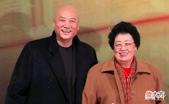 【爱历史】慈禧后裔,身价525亿,她不吃饭全家都要等,北京内环拥有一条街