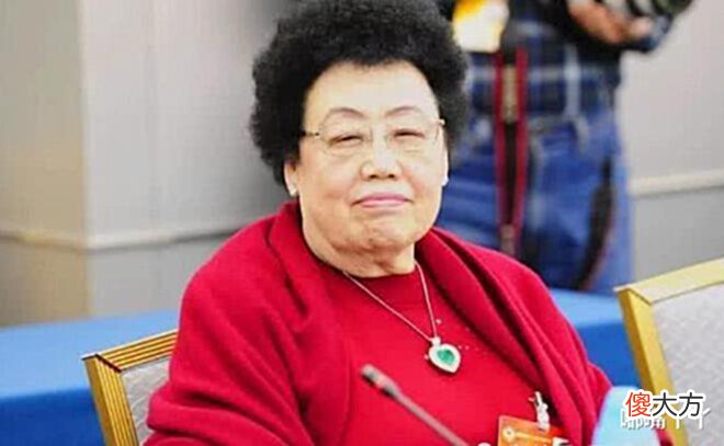 【爱历史】慈禧后裔,身价525亿,她不吃饭全家都要等,北京内环拥有一条街