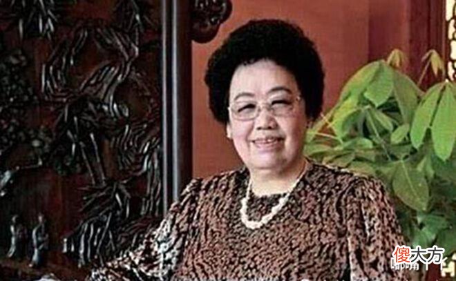 【爱历史】慈禧后裔,身价525亿,她不吃饭全家都要等,北京内环拥有一条街