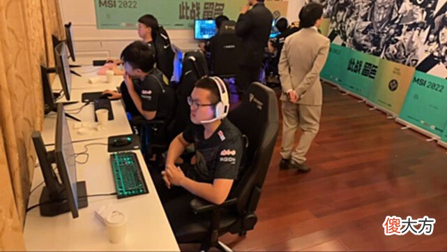 【游戏迷】RNG合照删除，拳头再现打脸操作！LPL大量观众出动，研究MSI延迟