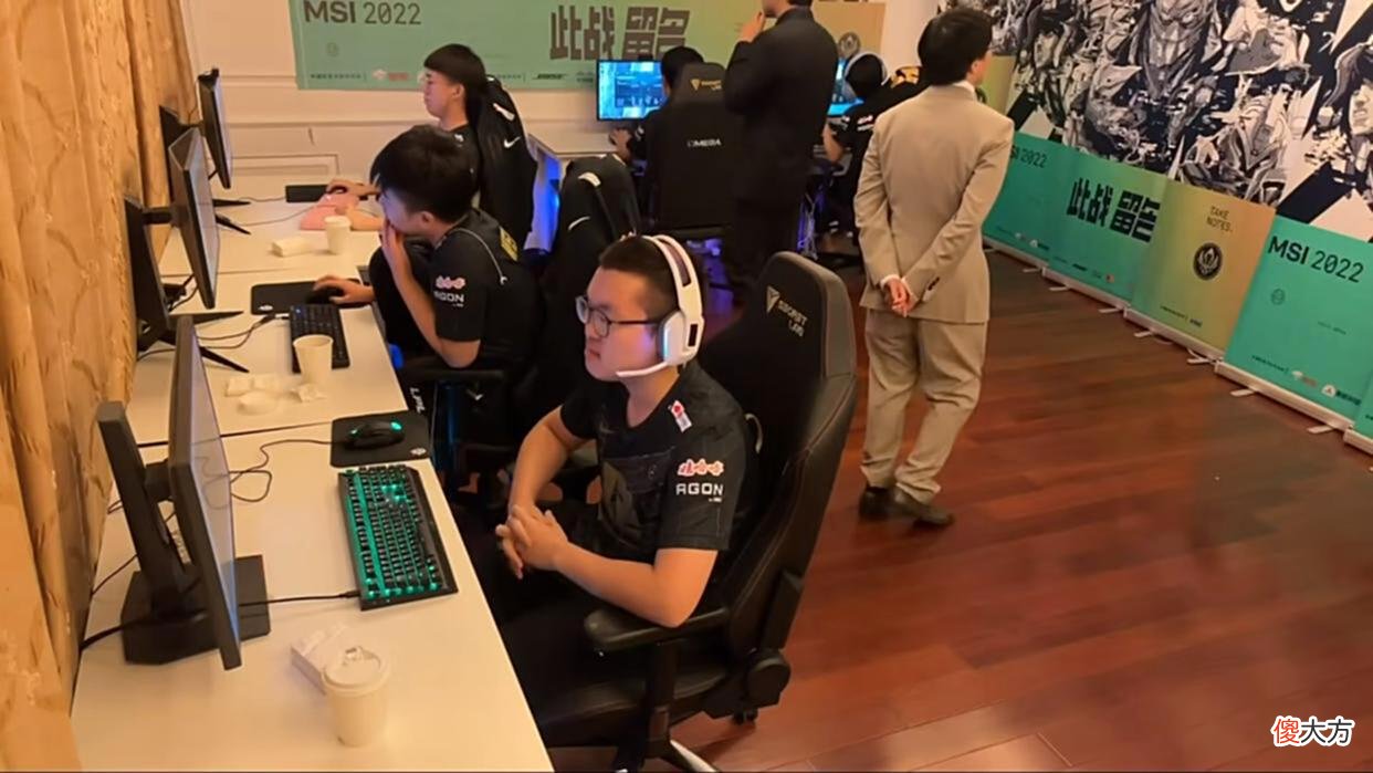 【游戏迷】RNG合照被删除，拳头再现打脸操作！LPL大量观众出动，研究延迟
